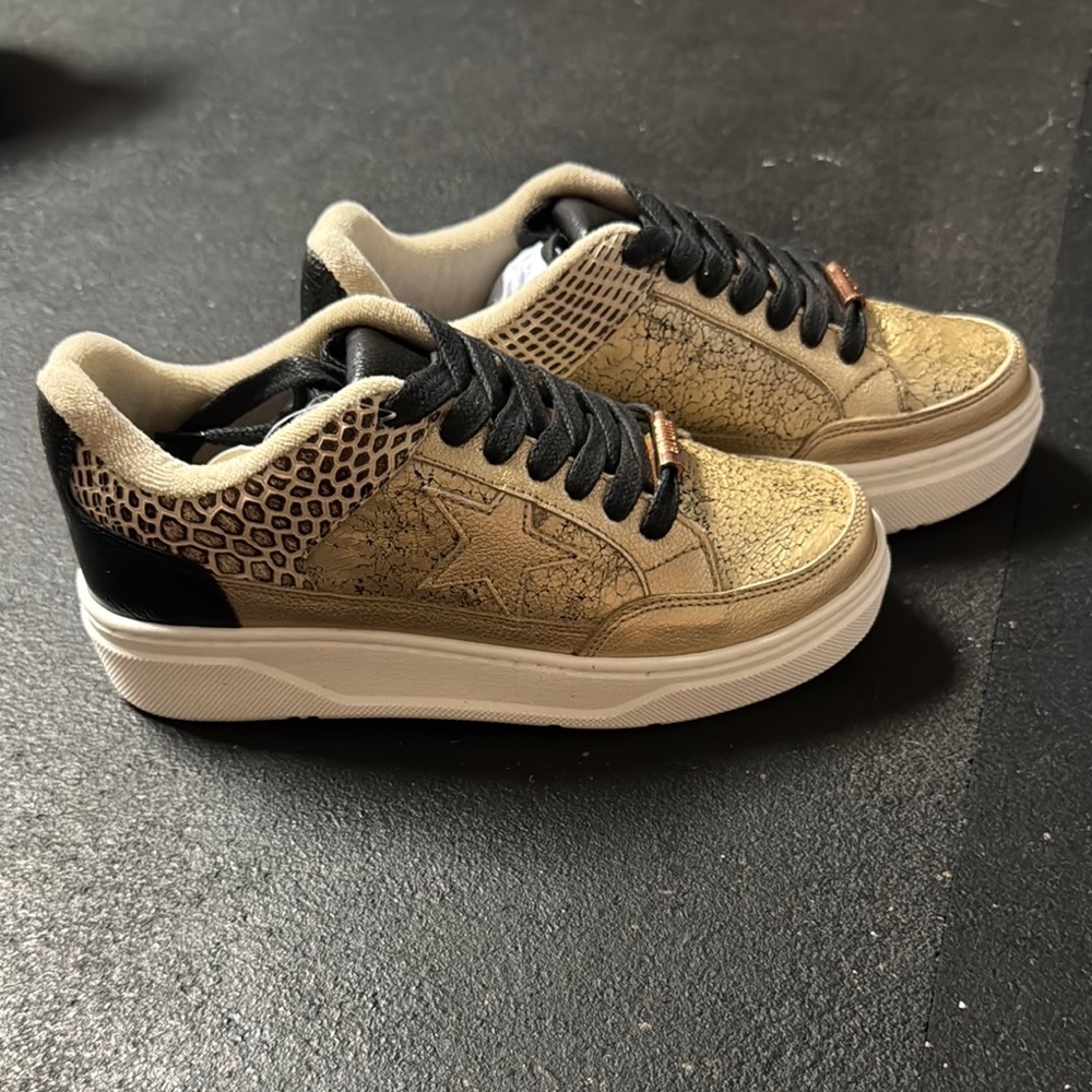 Stylish Women's Sneakers in Black and Gold